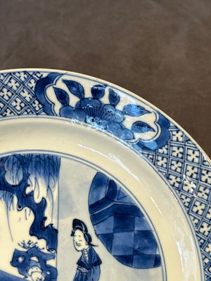 Two Chinese blue and white plates with figural design, Wanli and Kangxi mark, Kangxi — 照片 17