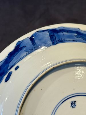 Two Chinese blue and white plates with figural design, Wanli and Kangxi mark, Kangxi — 照片 19
