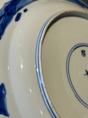 Two Chinese blue and white plates with figural design, Wanli and Kangxi mark, Kangxi — 照片 20