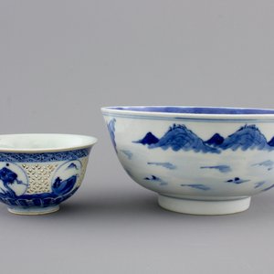 Two Chinese blue and white porcelain bowls, one open-worked, 17/18th C. — foto 1