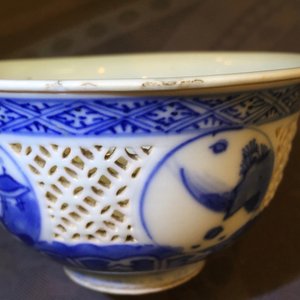 Two Chinese blue and white porcelain bowls, one open-worked, 17/18th C. — foto 3