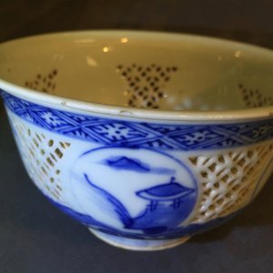 Two Chinese blue and white porcelain bowls, one open-worked, 17/18th C. — foto 4