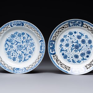 Two Chinese blue and white 'reticulated border' plates, Kangxi — photo 1