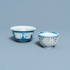 Two Chinese blue and white reticulated bowls, Transitional period and Kangxi — 照片 1
