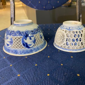 Two Chinese blue and white reticulated bowls, Transitional period and Kangxi — 照片 19