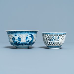 Two Chinese blue and white reticulated bowls, Transitional period and Kangxi — 照片 3