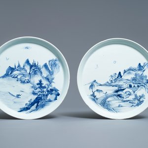 Two Chinese blue and white 'river landscape' dishes, Kangxi/Yongzheng — 照片 1