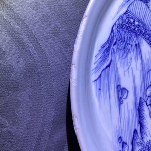Two Chinese blue and white 'river landscape' dishes, Kangxi/Yongzheng — 照片 5