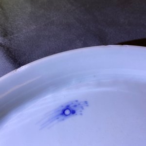 Two Chinese blue and white 'river landscape' dishes, Kangxi/Yongzheng — 照片 8