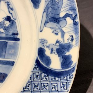 Two Chinese blue and white 'Romance of the Western Chamber' plates, Kangxi mark and of the period — 照片 6