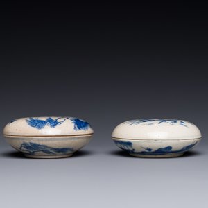 Two Chinese blue and white seal paste boxes and covers, Kangxi and artemisia leaf mark, 19th C. — photo 4