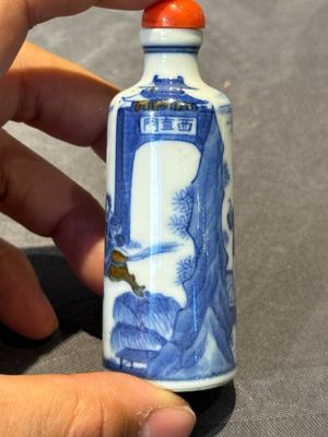 Two Chinese blue and white snuff bottles and a blue, white and copper-red snuff bottle, Yongzheng mark, 19th C. — photo 18