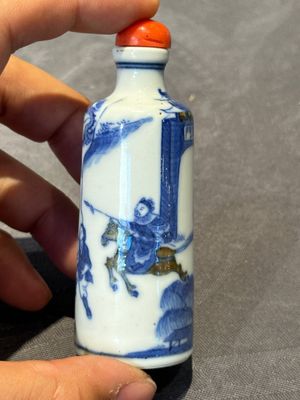 Two Chinese blue and white snuff bottles and a blue, white and copper-red snuff bottle, Yongzheng mark, 19th C. — photo 19