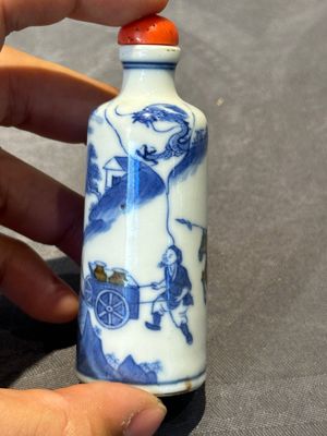 Two Chinese blue and white snuff bottles and a blue, white and copper-red snuff bottle, Yongzheng mark, 19th C. — photo 20