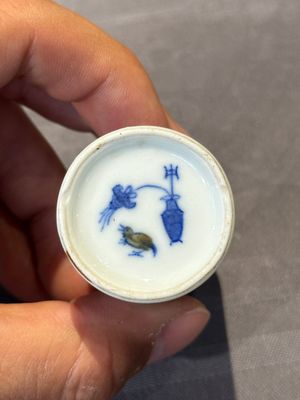 Two Chinese blue and white snuff bottles and a blue, white and copper-red snuff bottle, Yongzheng mark, 19th C. — photo 23