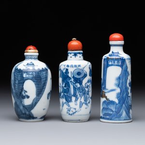 Two Chinese blue and white snuff bottles and a blue, white and copper-red snuff bottle, Yongzheng mark, 19th C. — photo 1