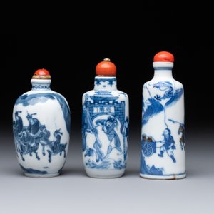 Two Chinese blue and white snuff bottles and a blue, white and copper-red snuff bottle, Yongzheng mark, 19th C. — photo 3