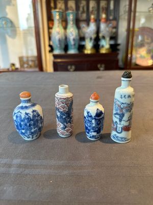 Two Chinese blue and white snuff bottles and two blue, white and copper-red snuff bottles, Yongzheng and Qianlong mark, 19th C. — photo 1