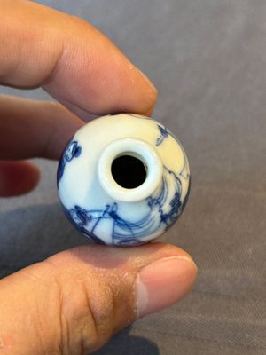 Two Chinese blue and white snuff bottles and two blue, white and copper-red snuff bottles, Yongzheng and Qianlong mark, 19th C. — photo 27