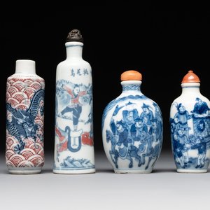 Two Chinese blue and white snuff bottles and two blue, white and copper-red snuff bottles, Yongzheng and Qianlong mark, 19th C. — photo 1