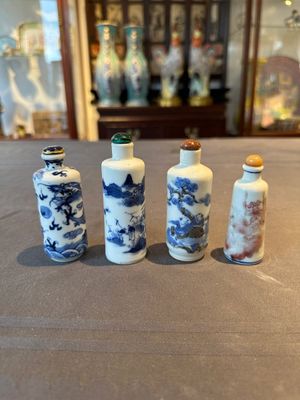 Two Chinese blue and white snuff bottles and two blue, white and copper-red snuff bottles, 19th C. — photo 1