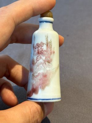 Two Chinese blue and white snuff bottles and two blue, white and copper-red snuff bottles, 19th C. — photo 4