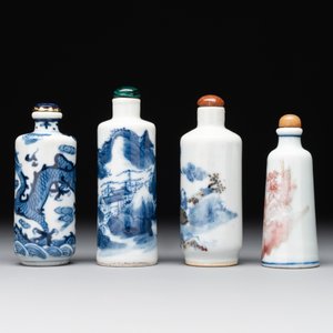 Two Chinese blue and white snuff bottles and two blue, white and copper-red snuff bottles, 19th C. — photo 2