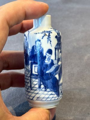 Two Chinese blue and white snuff bottles, Yongzheng mark, 18/19th C. — photo 12