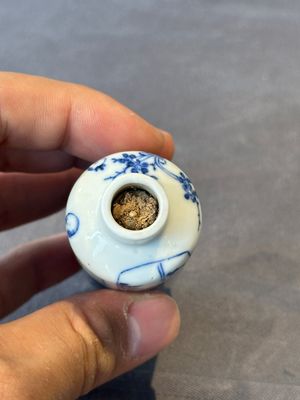 Two Chinese blue and white snuff bottles, Yongzheng mark, 18/19th C. — photo 16