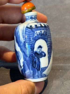Two Chinese blue and white snuff bottles, Yongzheng mark, 18/19th C. — photo 6