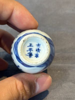 Two Chinese blue and white snuff bottles, Yongzheng mark, 18/19th C. — photo 8