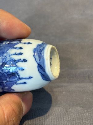 Two Chinese blue and white snuff bottles, Yongzheng mark, 18/19th C. — photo 9