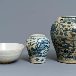 Two Chinese blue and white Swatow jars and a bowl, Ming — 照片 4