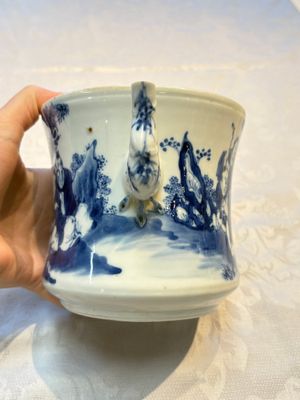 Two Chinese blue and white teapots and covers depicting goldfish and 'Wu Lao Guan Taiji 五老觀太極', Daoguang mark, 19th C. — photo 3