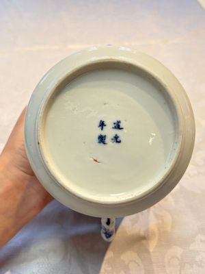 Two Chinese blue and white teapots and covers depicting goldfish and 'Wu Lao Guan Taiji 五老觀太極', Daoguang mark, 19th C. — photo 7