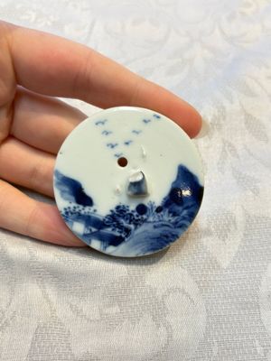 Two Chinese blue and white teapots and covers depicting goldfish and 'Wu Lao Guan Taiji 五老觀太極', Daoguang mark, 19th C. — photo 9