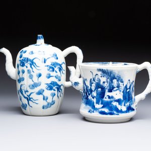 Two Chinese blue and white teapots and covers depicting goldfish and 'Wu Lao Guan Taiji 五老觀太極', Daoguang mark, 19th C. — photo 1
