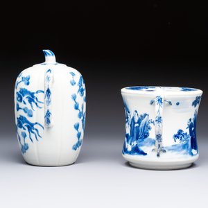 Two Chinese blue and white teapots and covers depicting goldfish and 'Wu Lao Guan Taiji 五老觀太極', Daoguang mark, 19th C. — photo 3