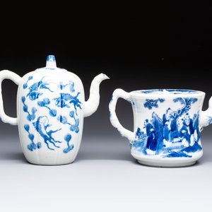 Two Chinese blue and white teapots and covers depicting goldfish and 'Wu Lao Guan Taiji 五老觀太極', Daoguang mark, 19th C. — photo 4
