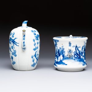 Two Chinese blue and white teapots and covers depicting goldfish and 'Wu Lao Guan Taiji 五老觀太極', Daoguang mark, 19th C. — photo 5