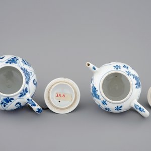 Two Chinese blue and white teapots and covers, Kangxi — photo 6