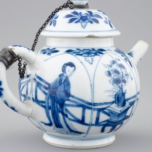 Two Chinese blue and white teapots and covers, Kangxi — photo 10