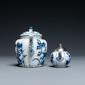 Two Chinese blue and white teapots, Kangxi/Qianlong — photo 3