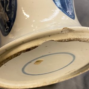 Two Chinese blue and white vases, 19th C. — 照片 18