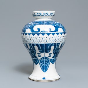 Two Chinese blue and white vases, 19th C. — 照片 5