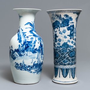 Two Chinese blue and white vases, 19th C. — 照片 1