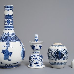Two Chinese blue and white vases, a candlestick and a brush washer, 19th C. — photo 4