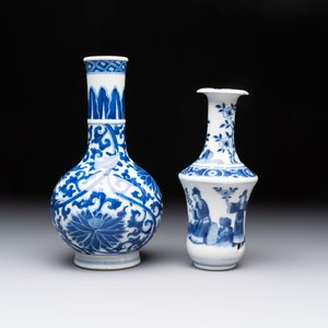 Two Chinese blue and white vases, a covered jar and a brush pot, Kangxi and later — 照片 3