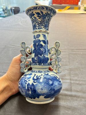 Two Chinese blue and white vases after Venetian glass models and a 'horses' bowl, Kangxi — 照片 16