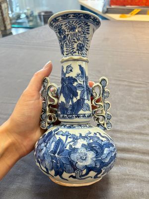 Two Chinese blue and white vases after Venetian glass models and a 'horses' bowl, Kangxi — 照片 8